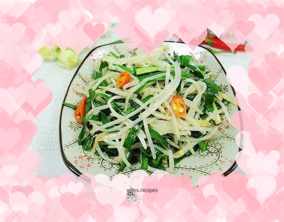 Refreshing seasonal stir-fry - stir-fried bean sprouts with leeks