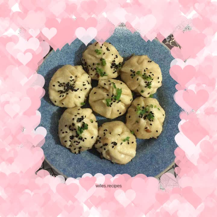 Crispy pan-fried buns