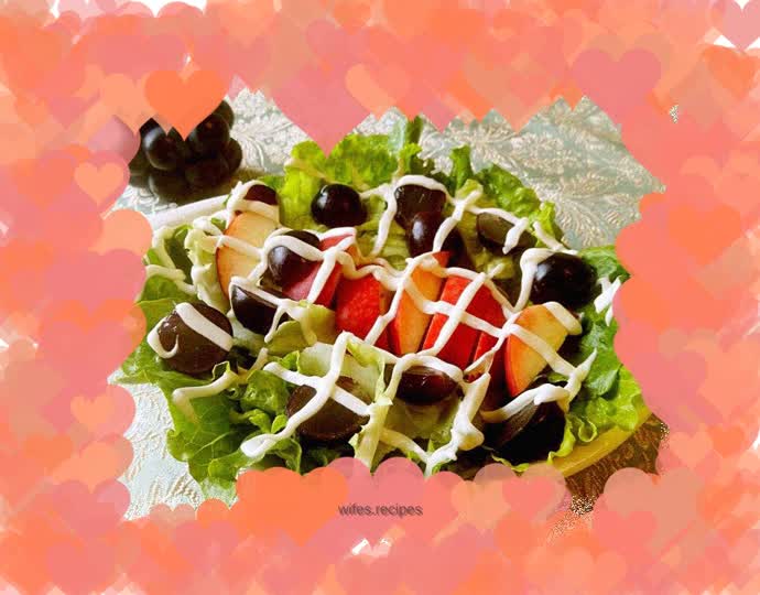 Fruit salad with both nutrition and beauty