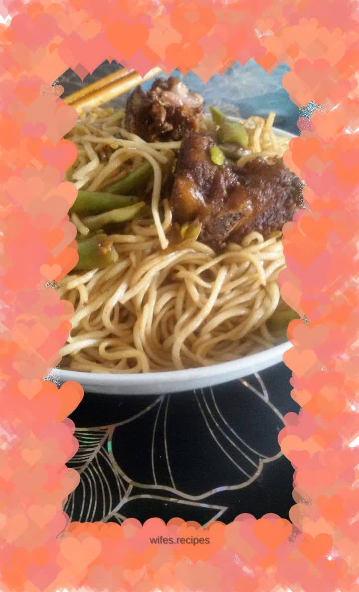Braised noodles with spareribs and beans