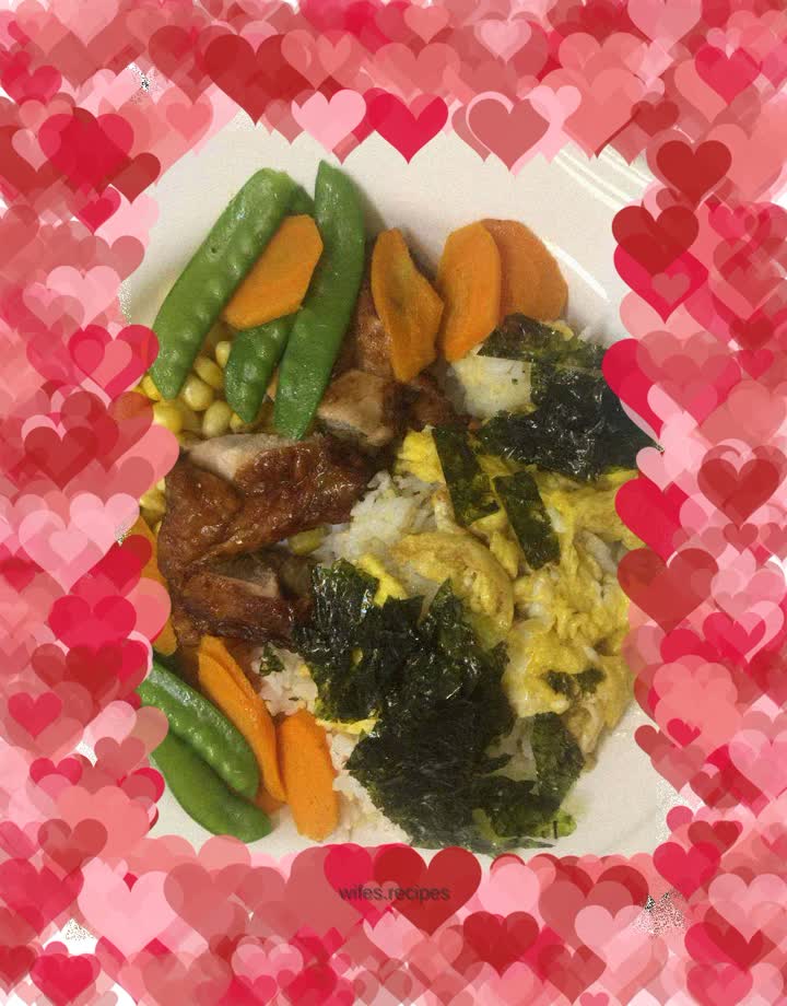 Colorful grilled chicken bento