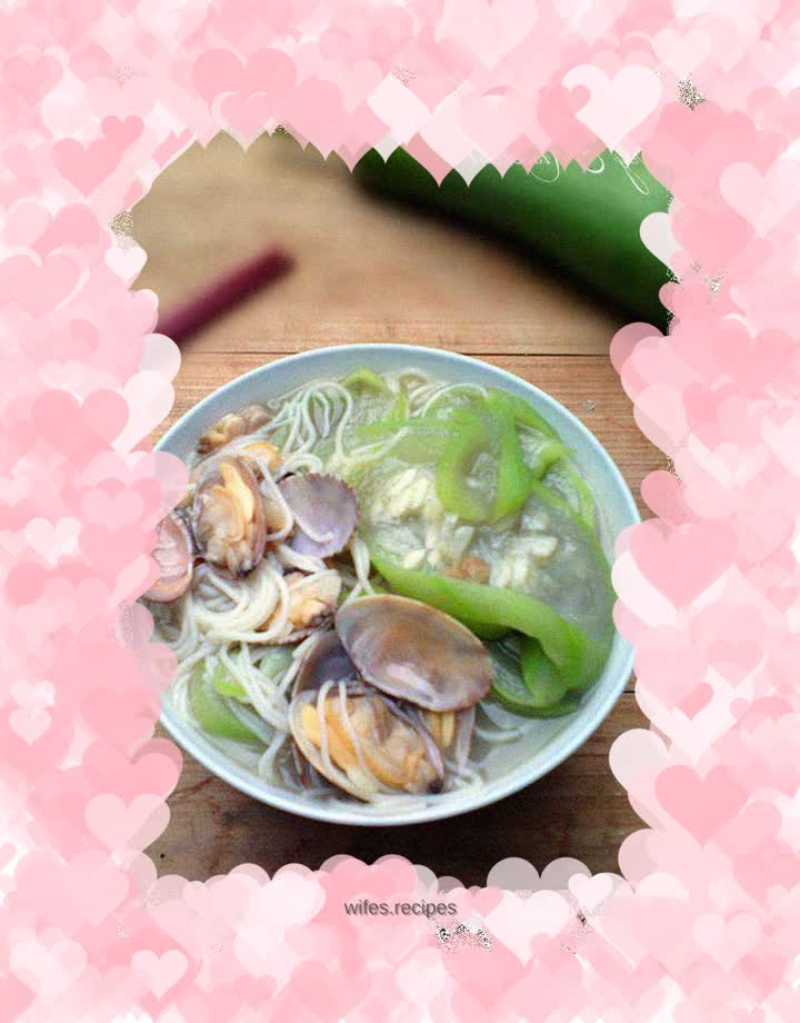 Clam and Luffa Rice Noodle Soup
