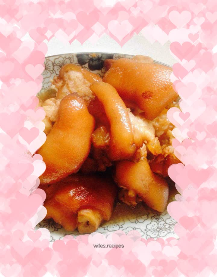 Braised pork trotters