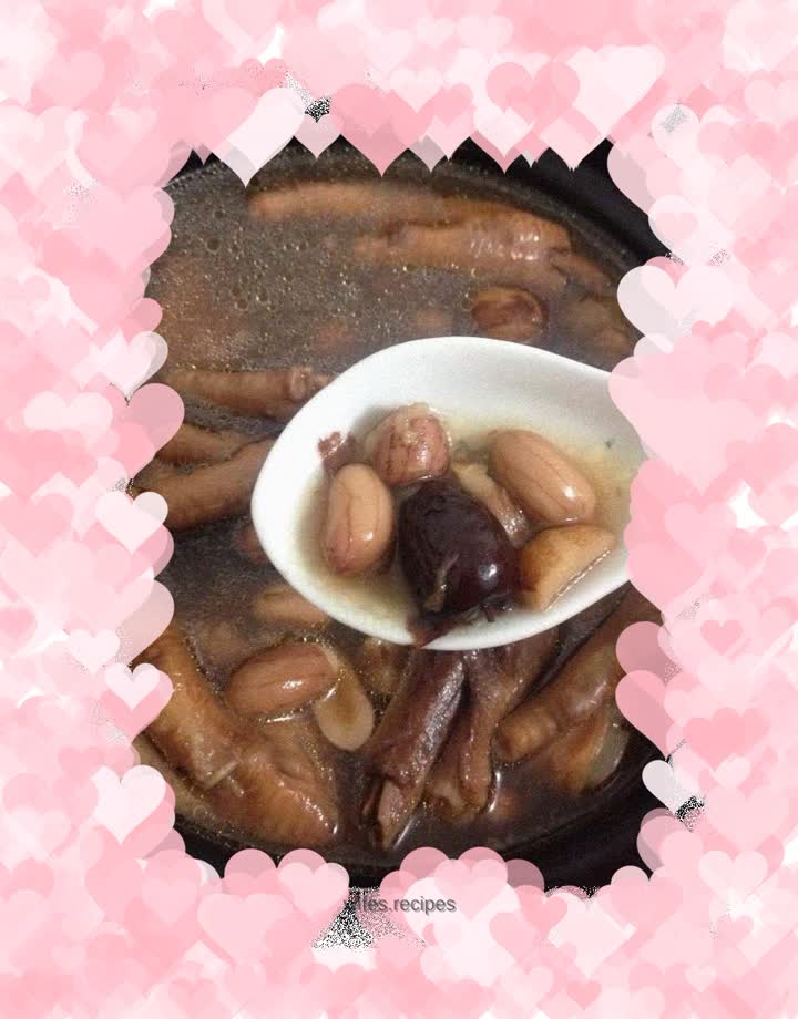 Braised chicken feet with red dates and peanuts