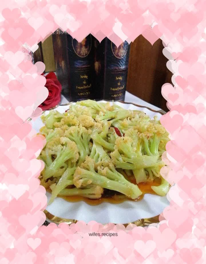 Stir-fried cauliflower with Thai spicy sauce