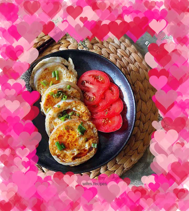 Onion rings with sweet and sour sauce and eggs