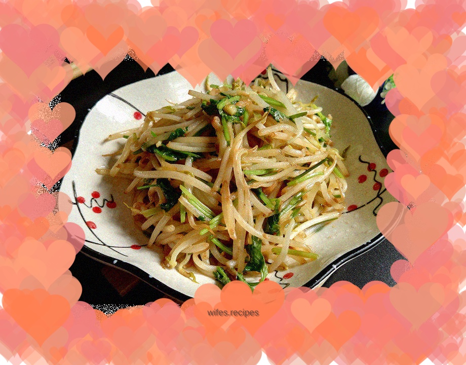 Stir-fried bean sprouts with coriander