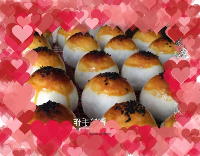 Classic and delicious egg yolk cake