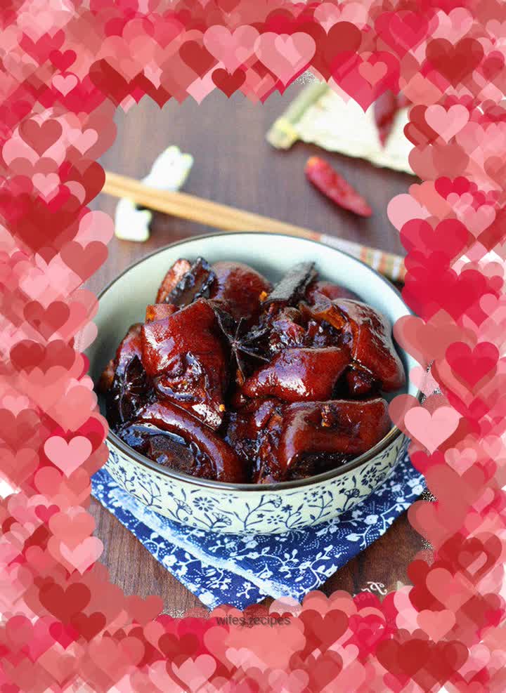 Braised pork trotters