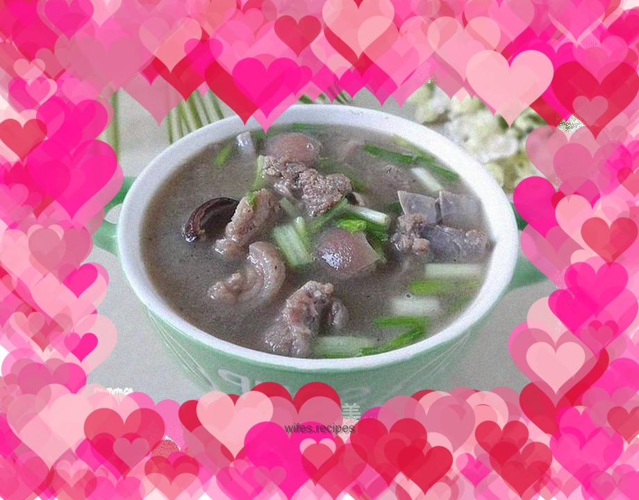 Boiled wild boar meat with cooked mushroom powder