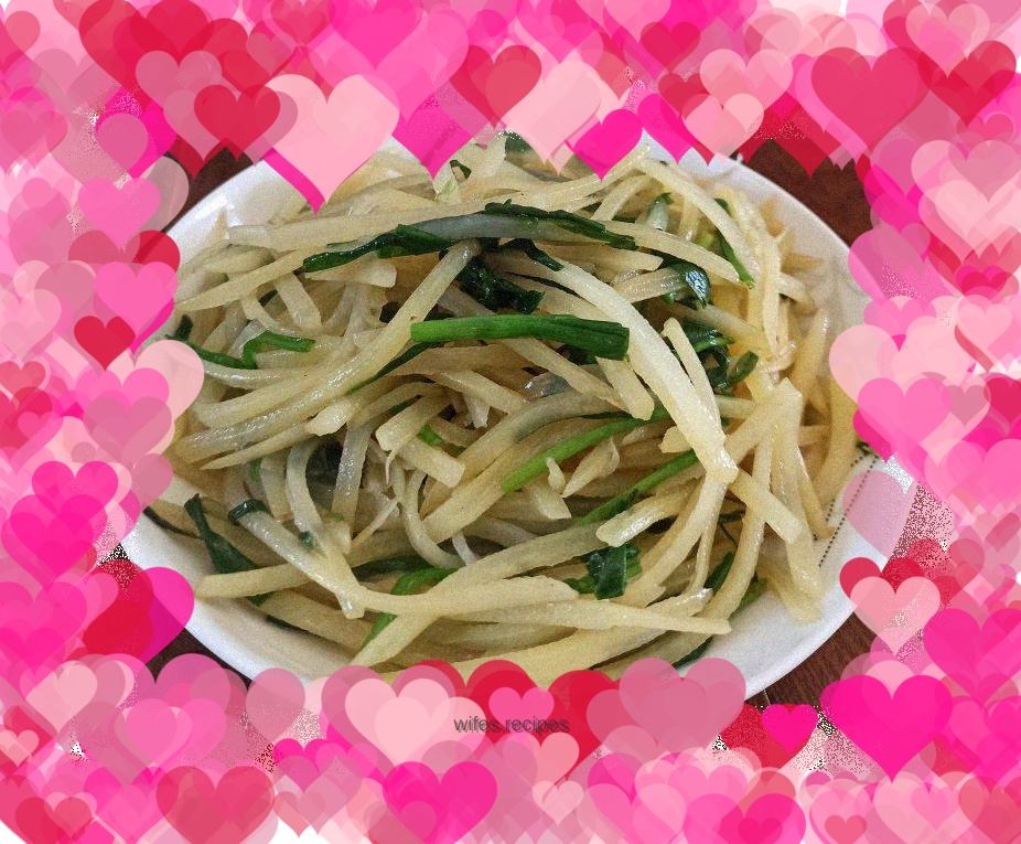 Stir-fried shredded potatoes with leeks