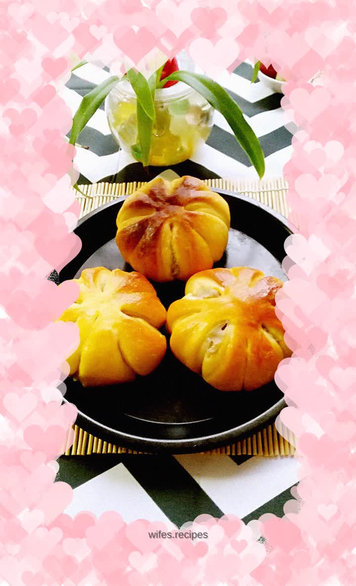 Flower bread with yam filling
