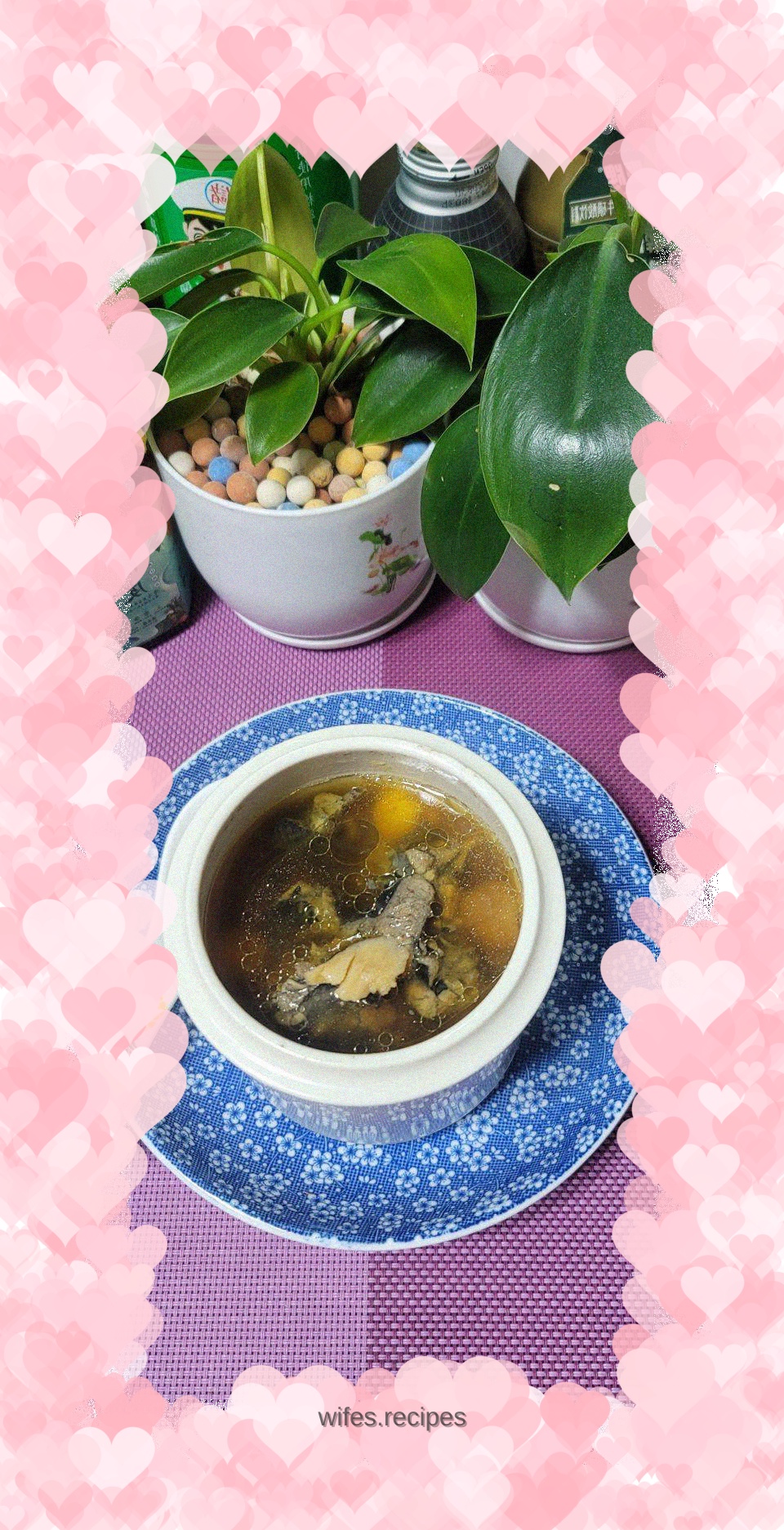 Black-bone chicken soup with red ginseng and lotus seeds