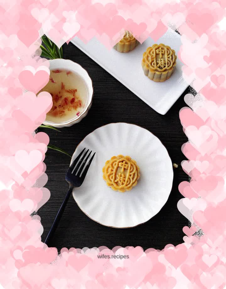 Cantonese style bean paste mooncake