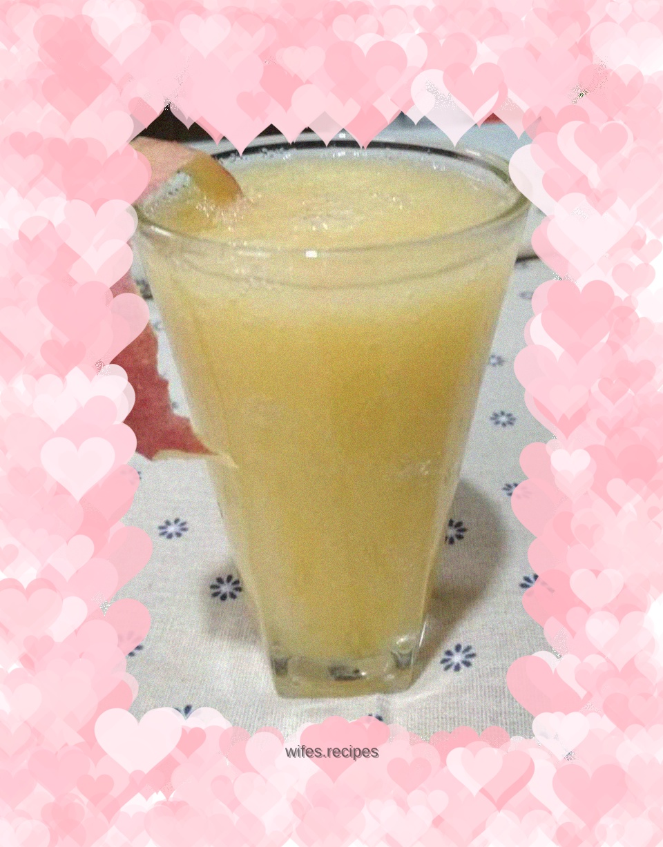 Freshly squeezed apple juice