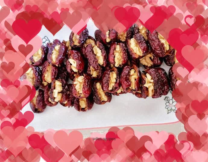 Red dates and walnuts
