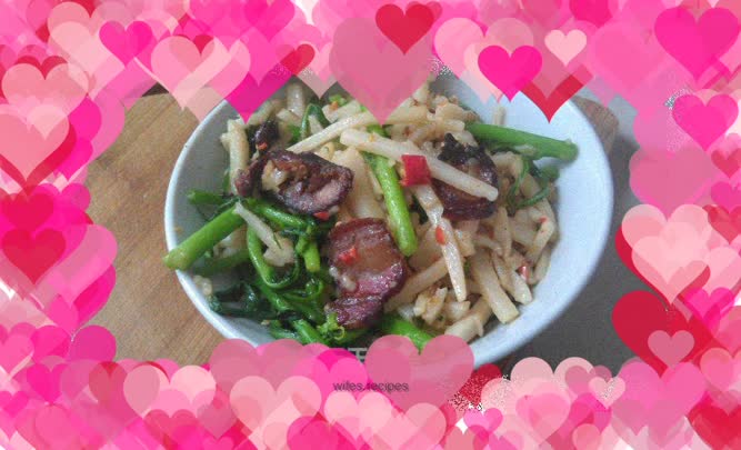 Stir-fried bacon noodles