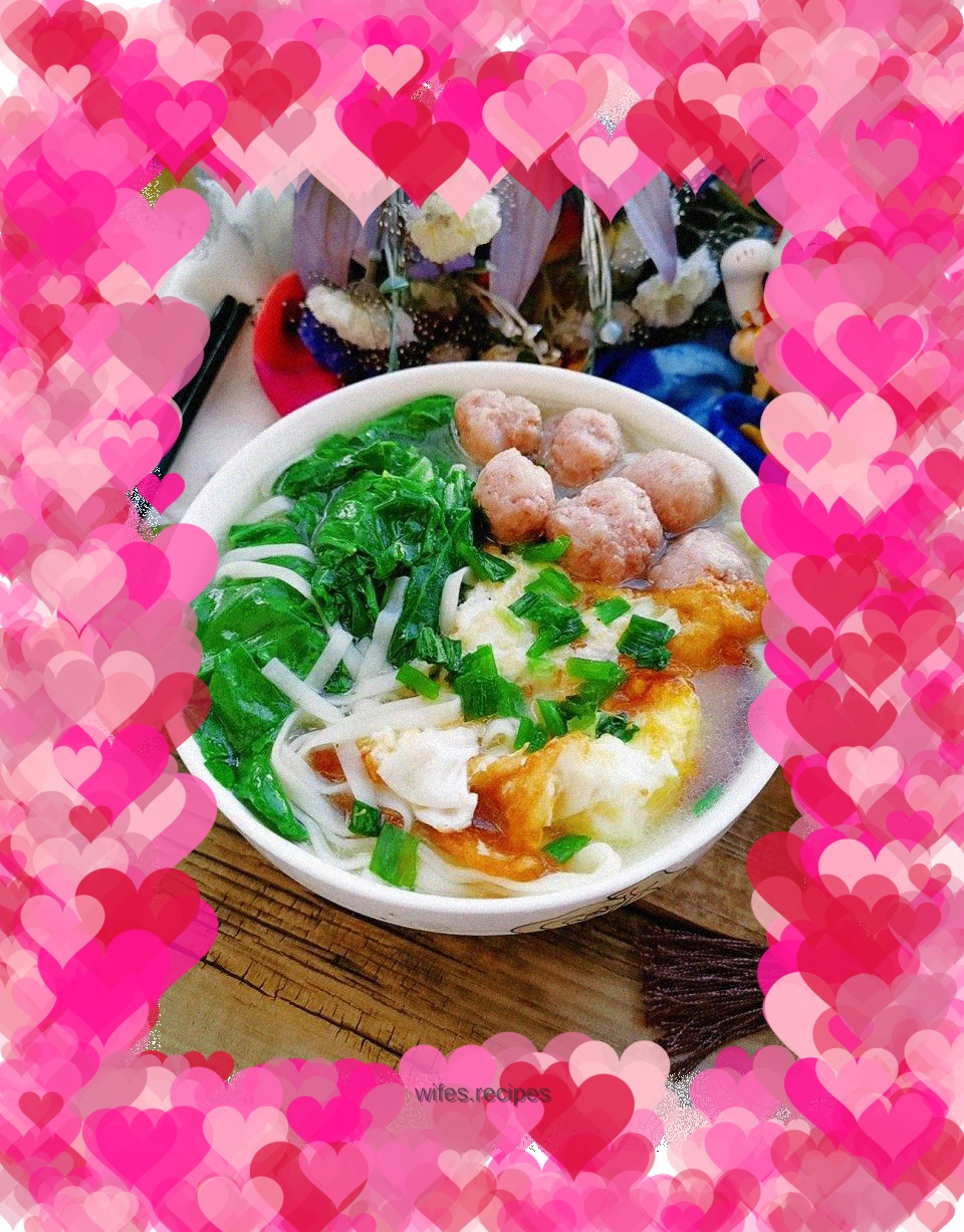 Boiled noodles with meatballs