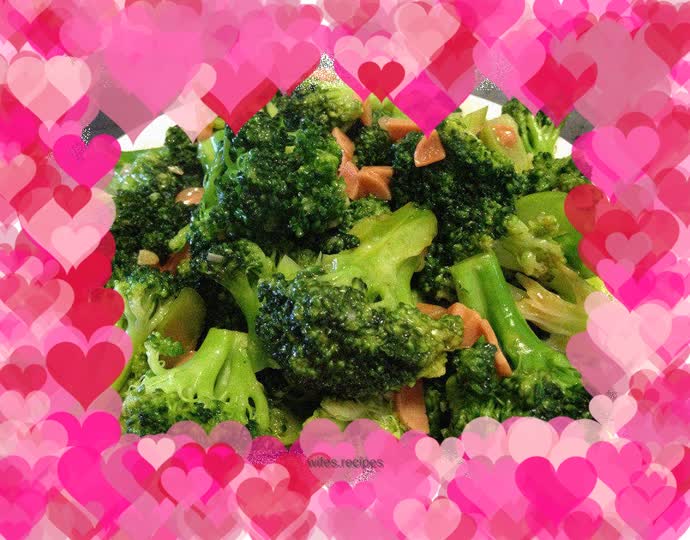 Stir-fried broccoli with sweet and sour garlic and tomato sauce