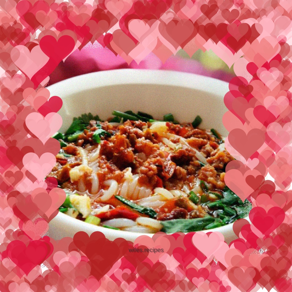 Home-cooked rice noodles with minced meat