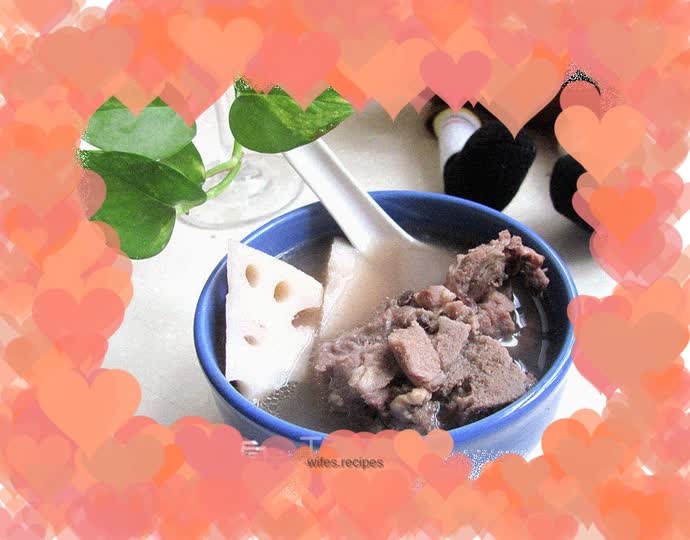 Autumn nourishing soup---Lotus root, black bean and pork ribs soup