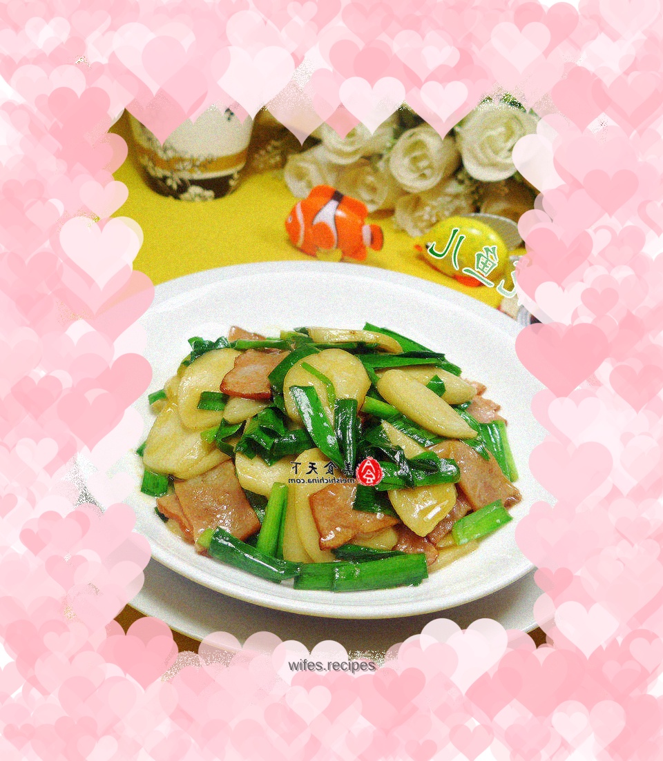 Fried rice cake with chives and bacon