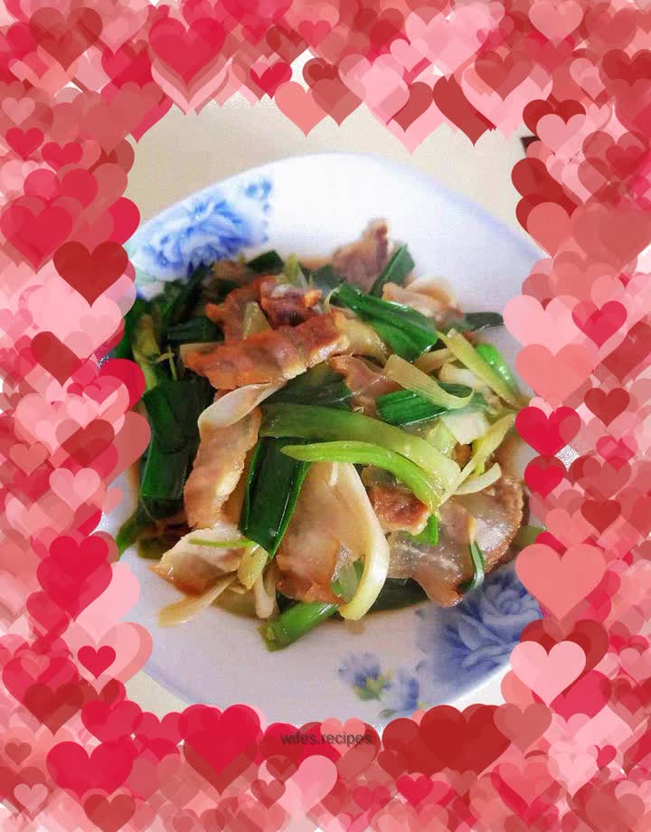Stir-fried bacon with garlic sprouts