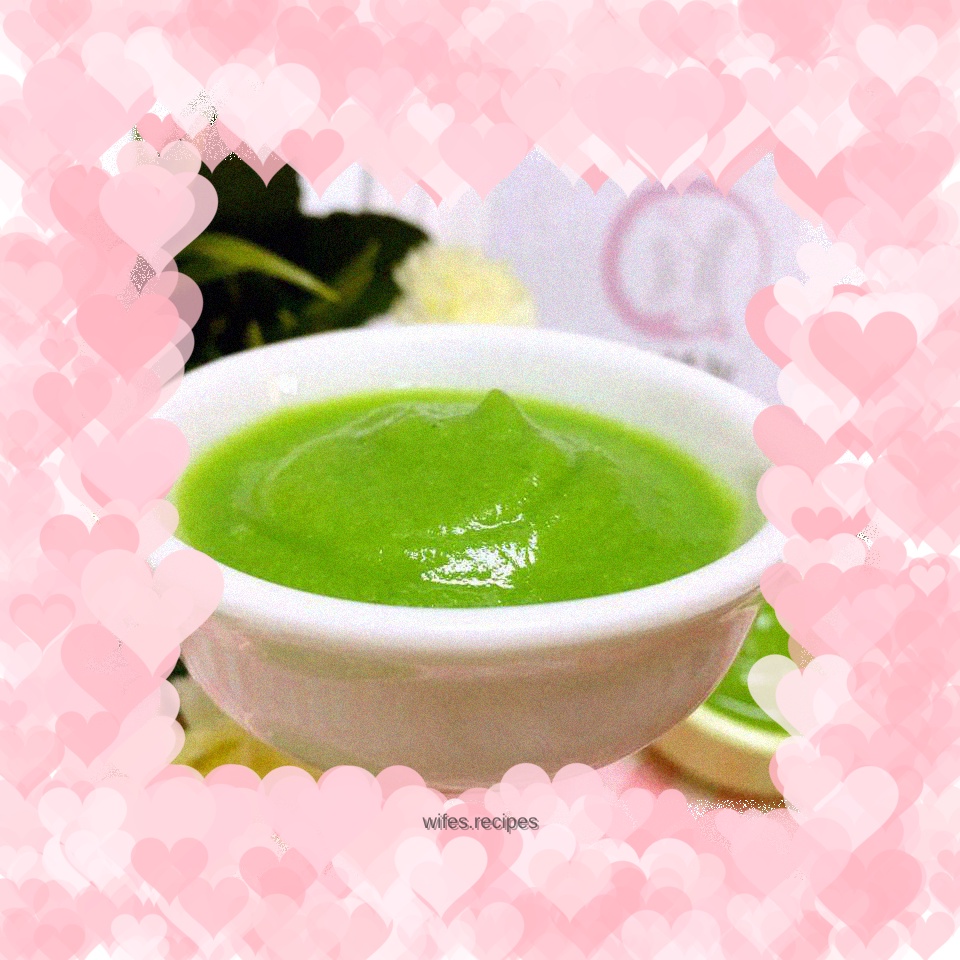 Baby food supplement: broccoli puree
