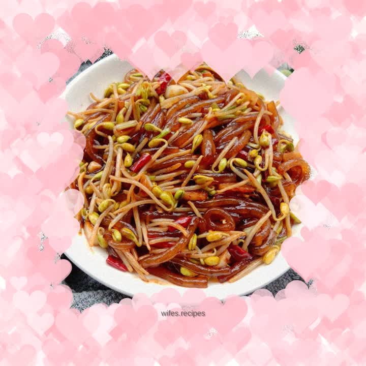 Fried sweet potato noodles with soybean sprouts