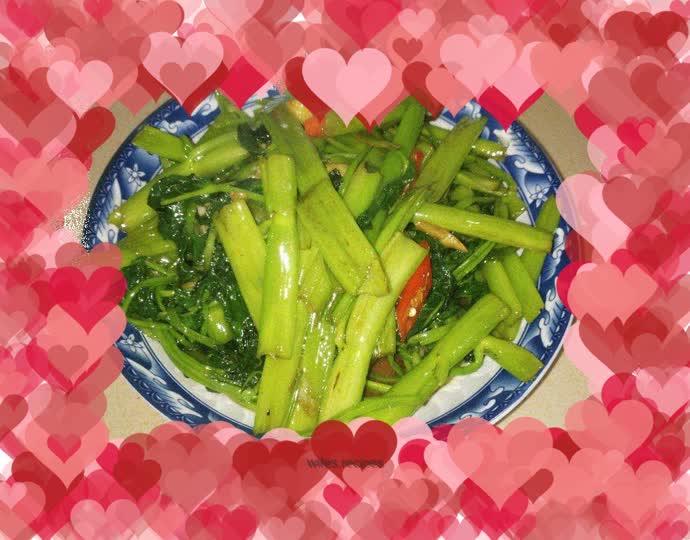 Spicy stir-fried water spinach