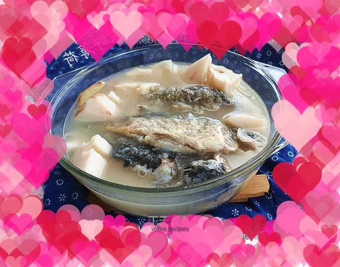 Lotus root and crucian carp soup