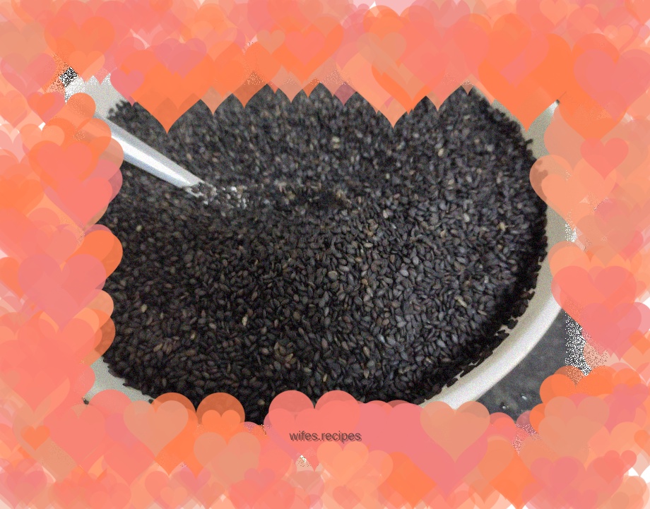 Fried black sesame seeds