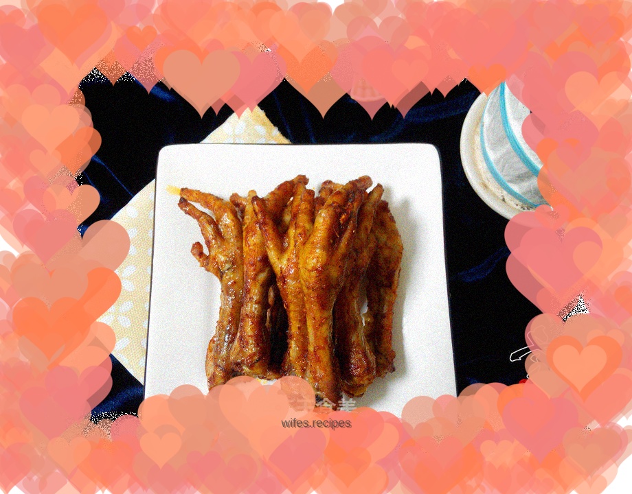 Sauce-flavored grilled chicken feet