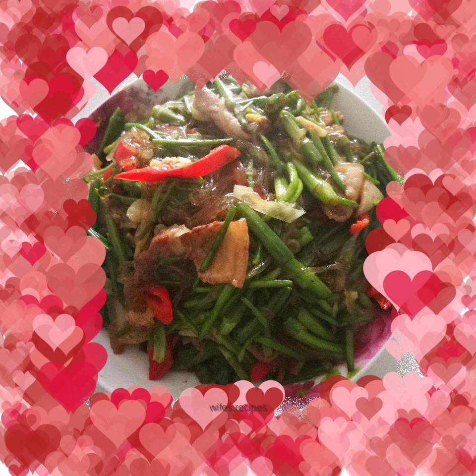 Fried vermicelli with cress