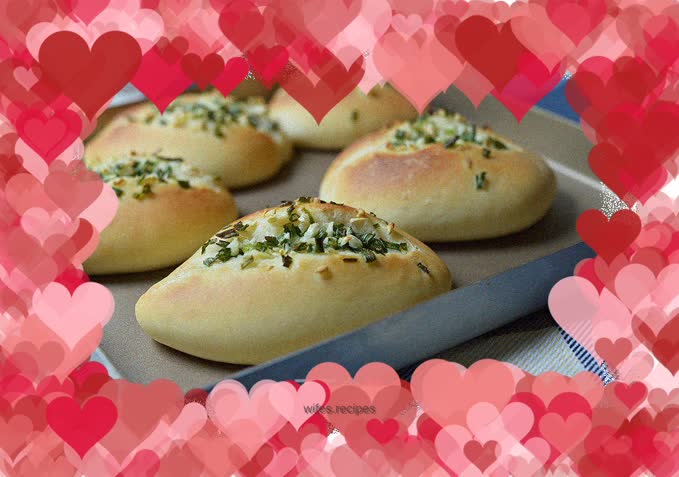 Low-fat garlic salty bread