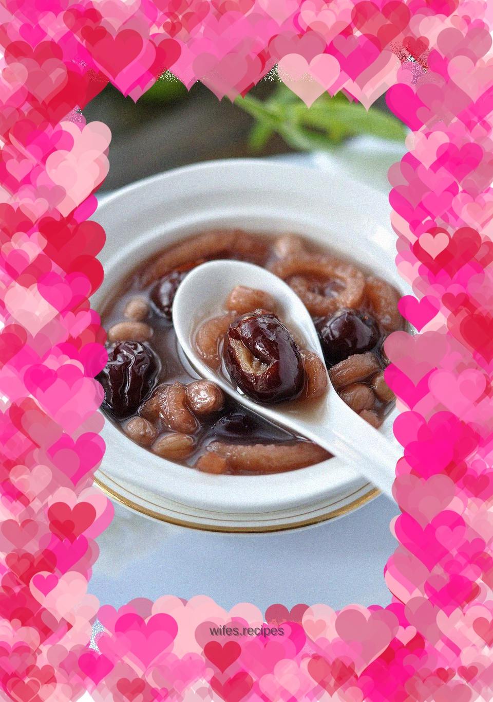 Red dates, peanuts and pig skin soup