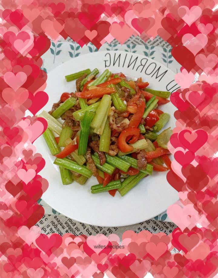 Stir-fried shredded pork with red pepper and celery