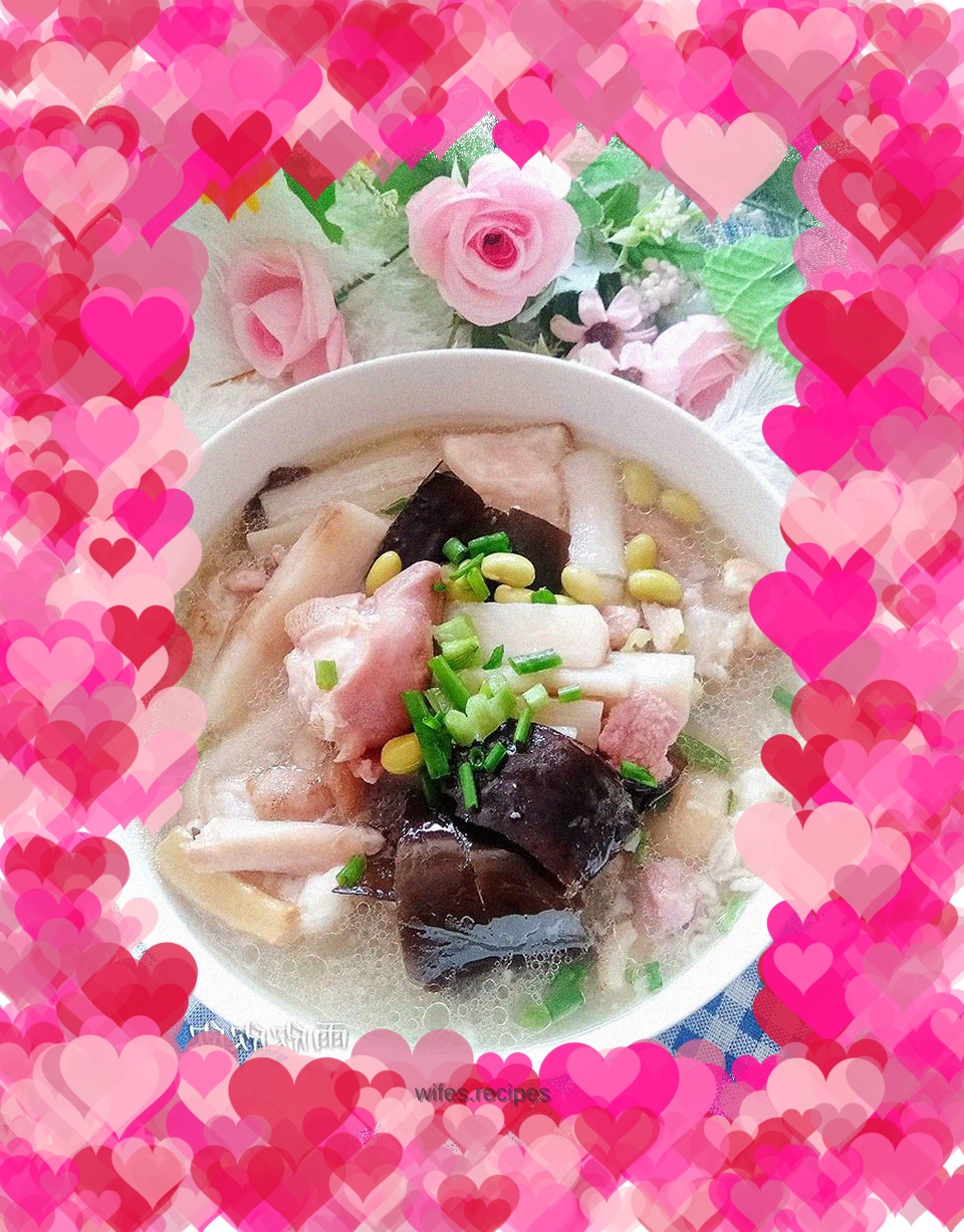 Casserole Pig Trotter Soup