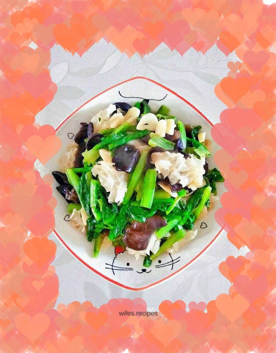 Stir-fried lettuce with two ears