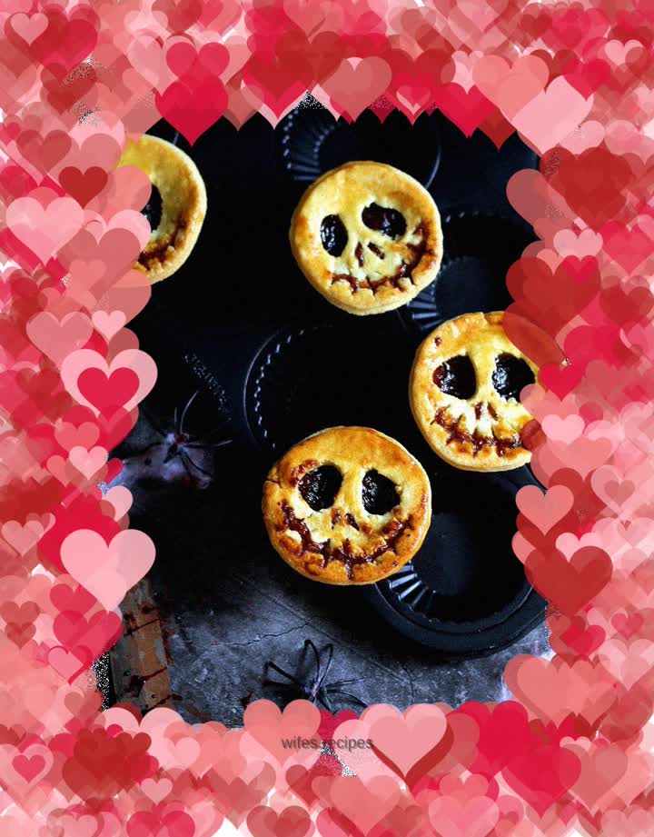 Halloween Strawberry Pie with Ghost Faces