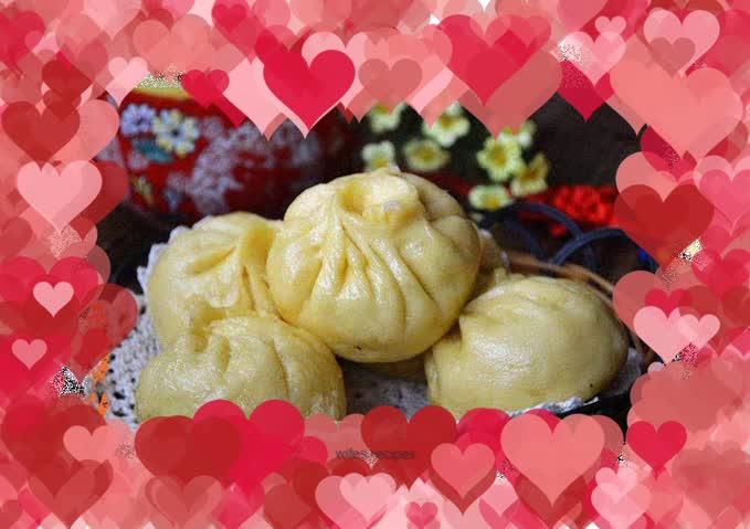 Cornmeal and radish stuffed buns