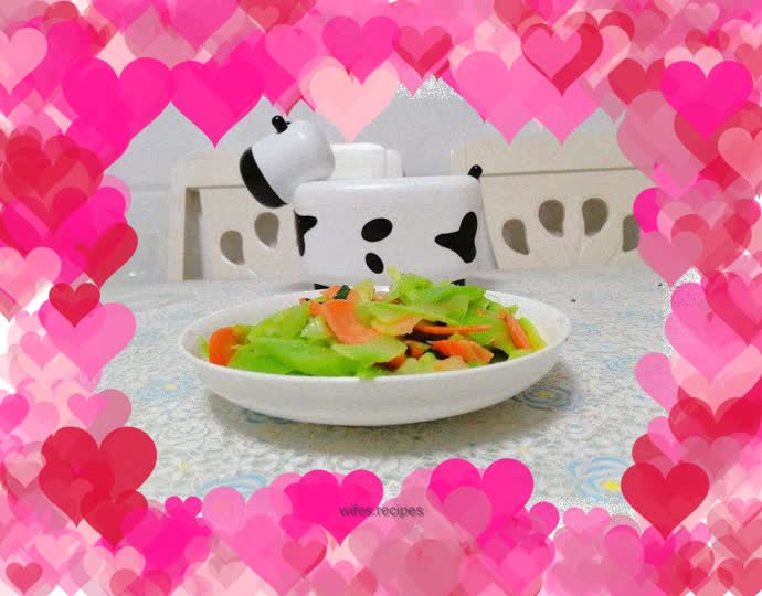 Stir-fried pork slices with lettuce