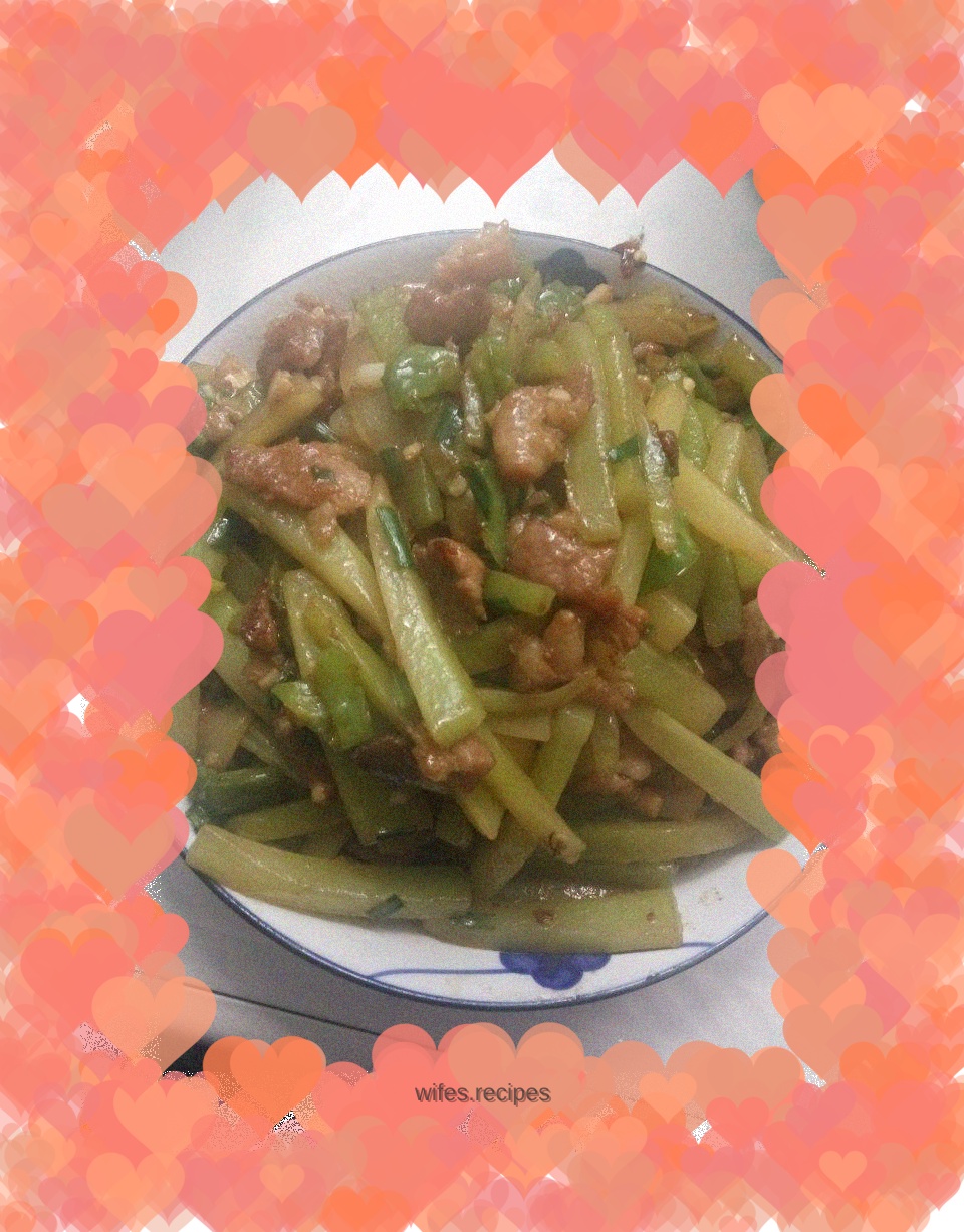 Stir-fried pork with lettuce strips