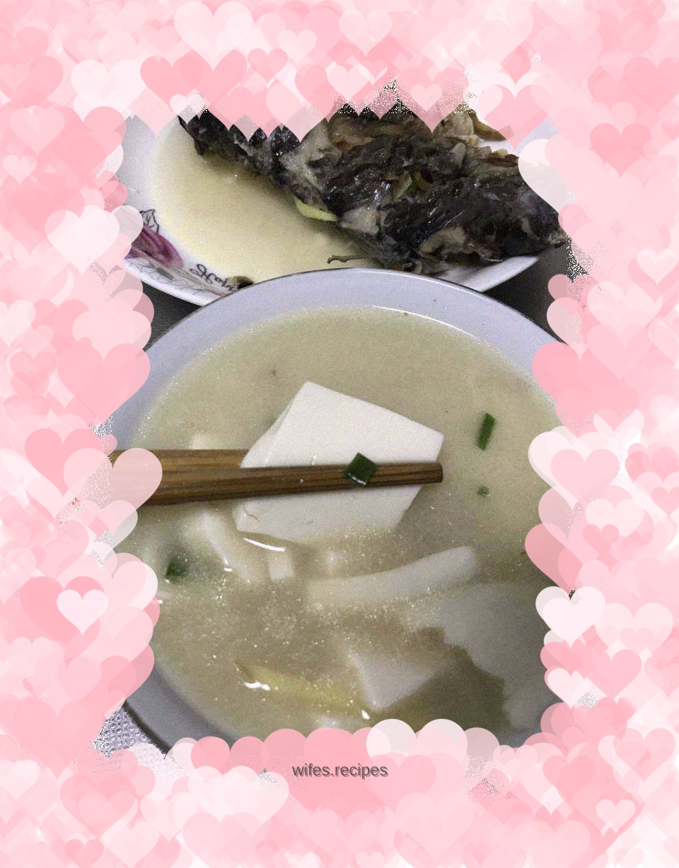 Crucian carp tofu soup