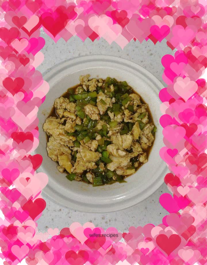 Scrambled eggs with crushed pepper