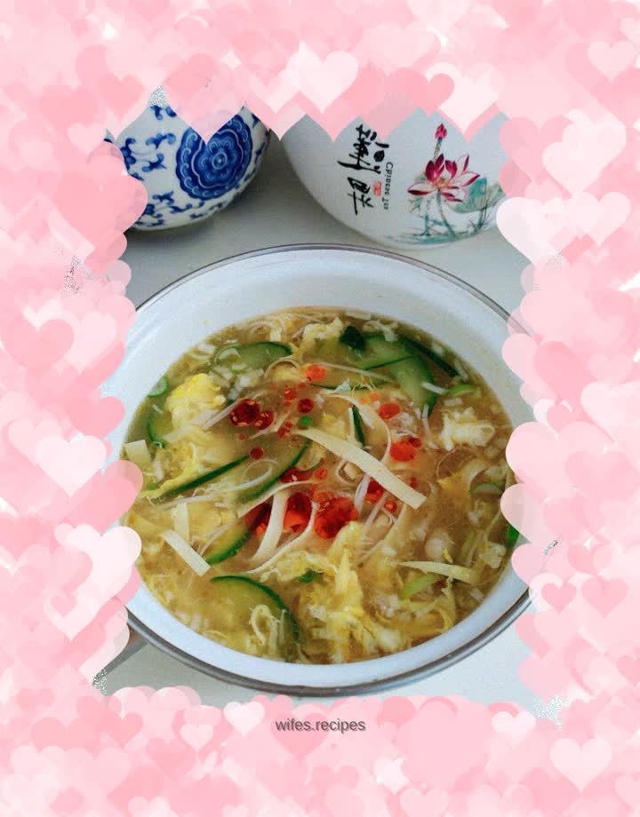 Hot and sour soup with bean skin and cucumber