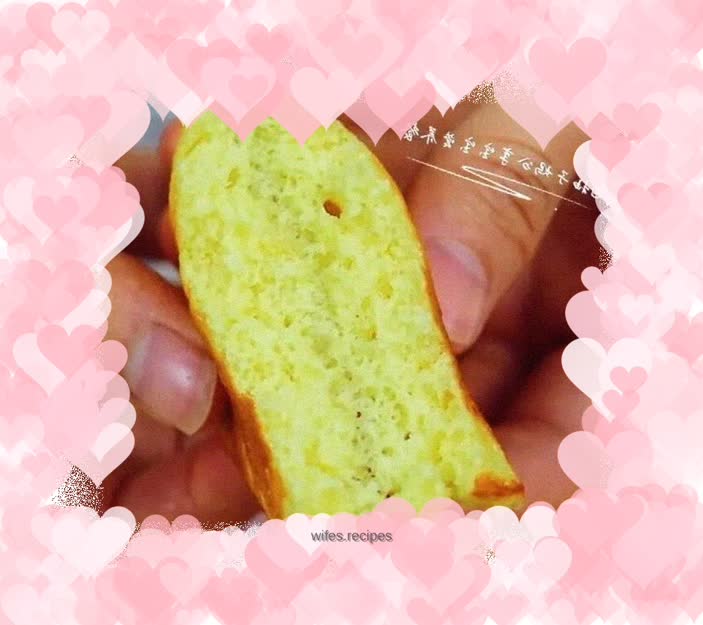 Soft and delicate corn muffins—even babies without teeth can eat them
