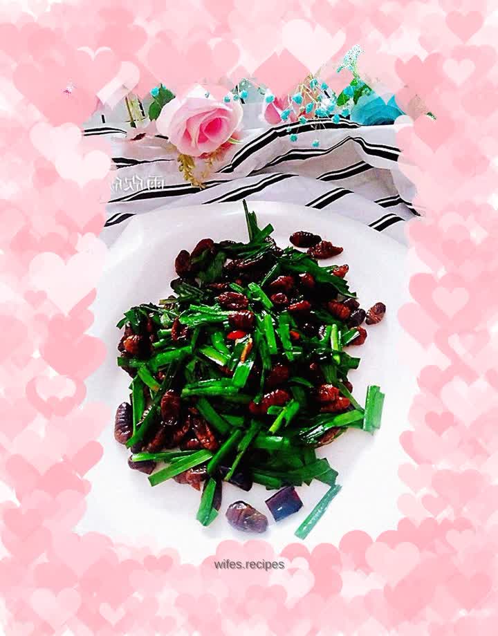 Stir-fried silkworm chrysalis with leeks