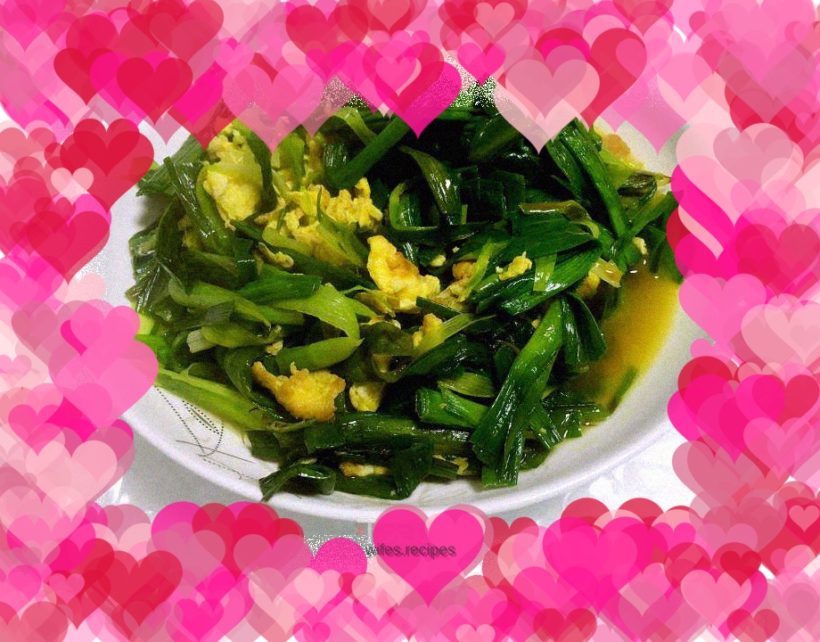 Fried eggs with garlic