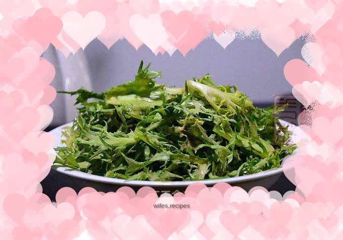 Sesame paste mixed with bitter chrysanthemum